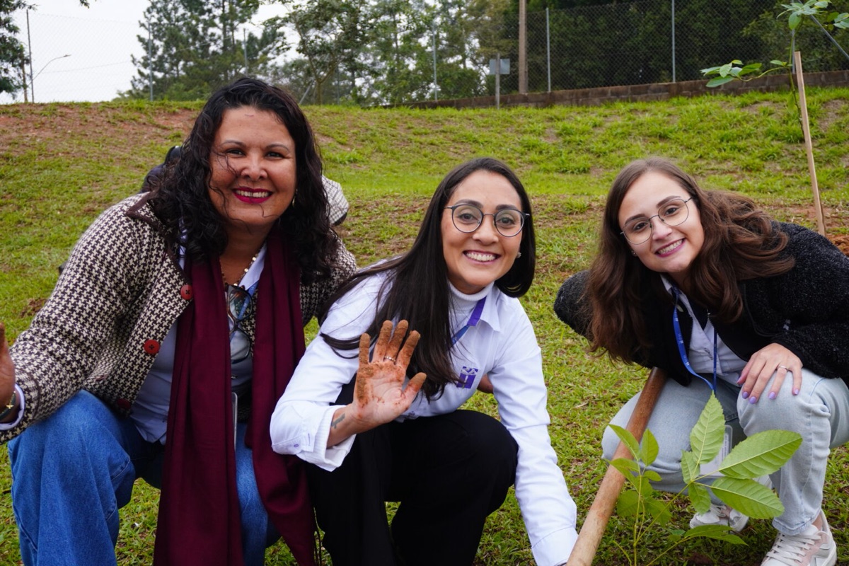 Grupo Athia faz plantio de árvores pelo projeto "100 anos, 100 árvores" — foto 6